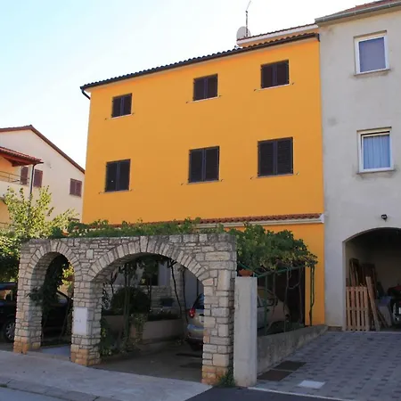 Apartments With A Parking Space Fazana - 7234 *