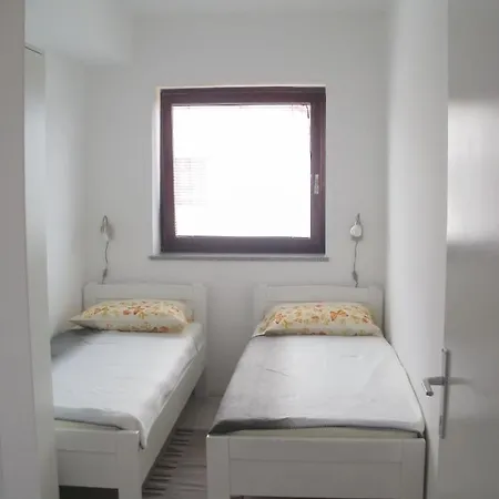 With Parking Space - 7234 Apartamento Fažana